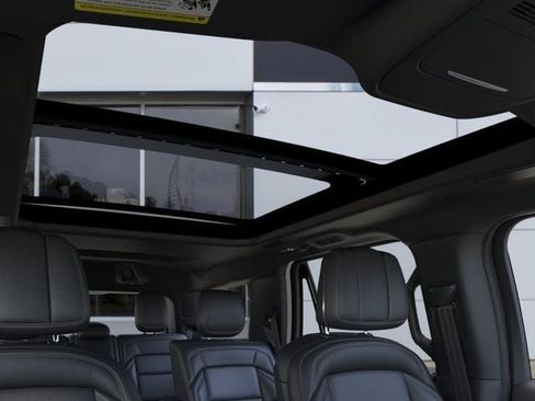 New 2025 Lincoln Navigator Reserve w/ Jet Appearance Package AWD/4WD image 22