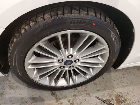 Used 2014 Ford Fusion SE w/ Equipment Group 202A image 28