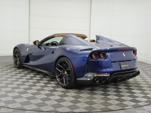 Used 2021 Ferrari 812 GTS image 7