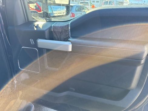 Used 2017 Ford F250 Lariat w/ Chrome Package image 32