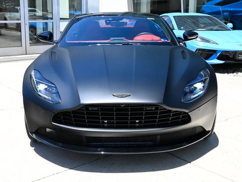 Used 2021 Aston Martin DB11 Coupe RWD image 2