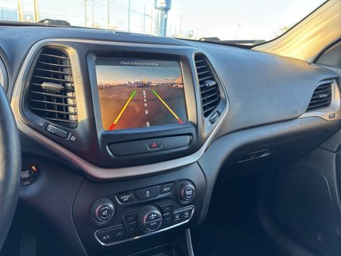 Used 2017 Jeep Cherokee Limited image 10