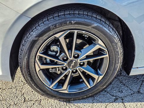 Used 2024 Kia Forte LXS image 7