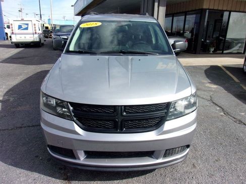 Used 2018 Dodge Journey SE w/ Blacktop Package FWD image 3