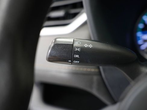 Used 2021 Toyota RAV4 LE AWD/4WD image 15