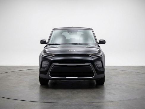 Used 2025 Kia Soul LX w/ LX Technology Package image 2