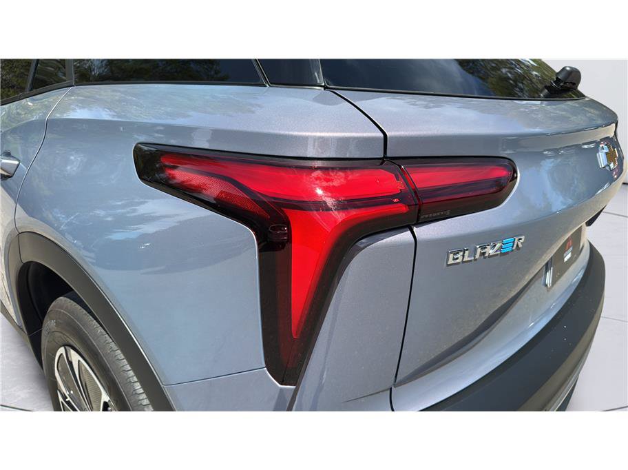 Used 2024 Chevrolet Blazer EV LT AWD/4WD image 38
