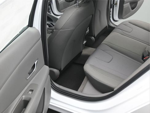 New 2026 Hyundai Elantra SE FWD image 6
