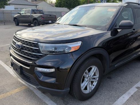 Used 2023 Ford Explorer XLT w/ Equipment Group 202A RWD image 3