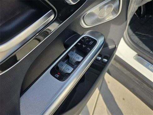 Used 2025 Mercedes-Benz GLC 350e 4MATIC image 23