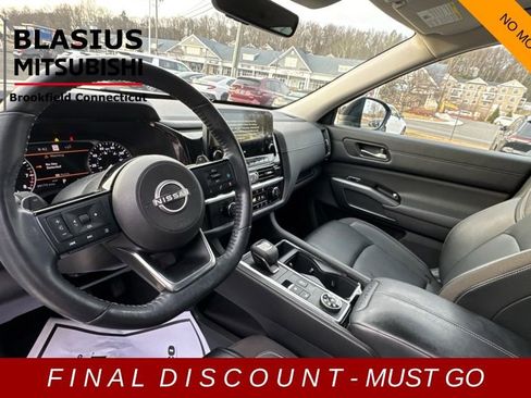 Used 2023 Nissan Pathfinder SL image 11