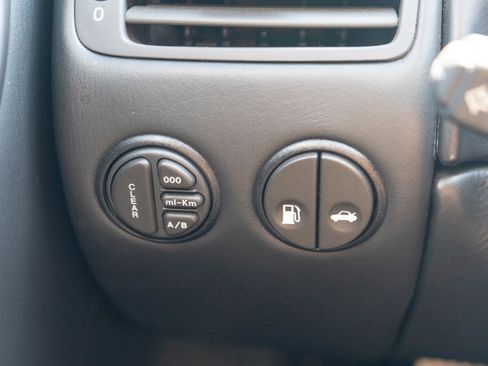 Used 2002 Aston Martin Vanquish image 23