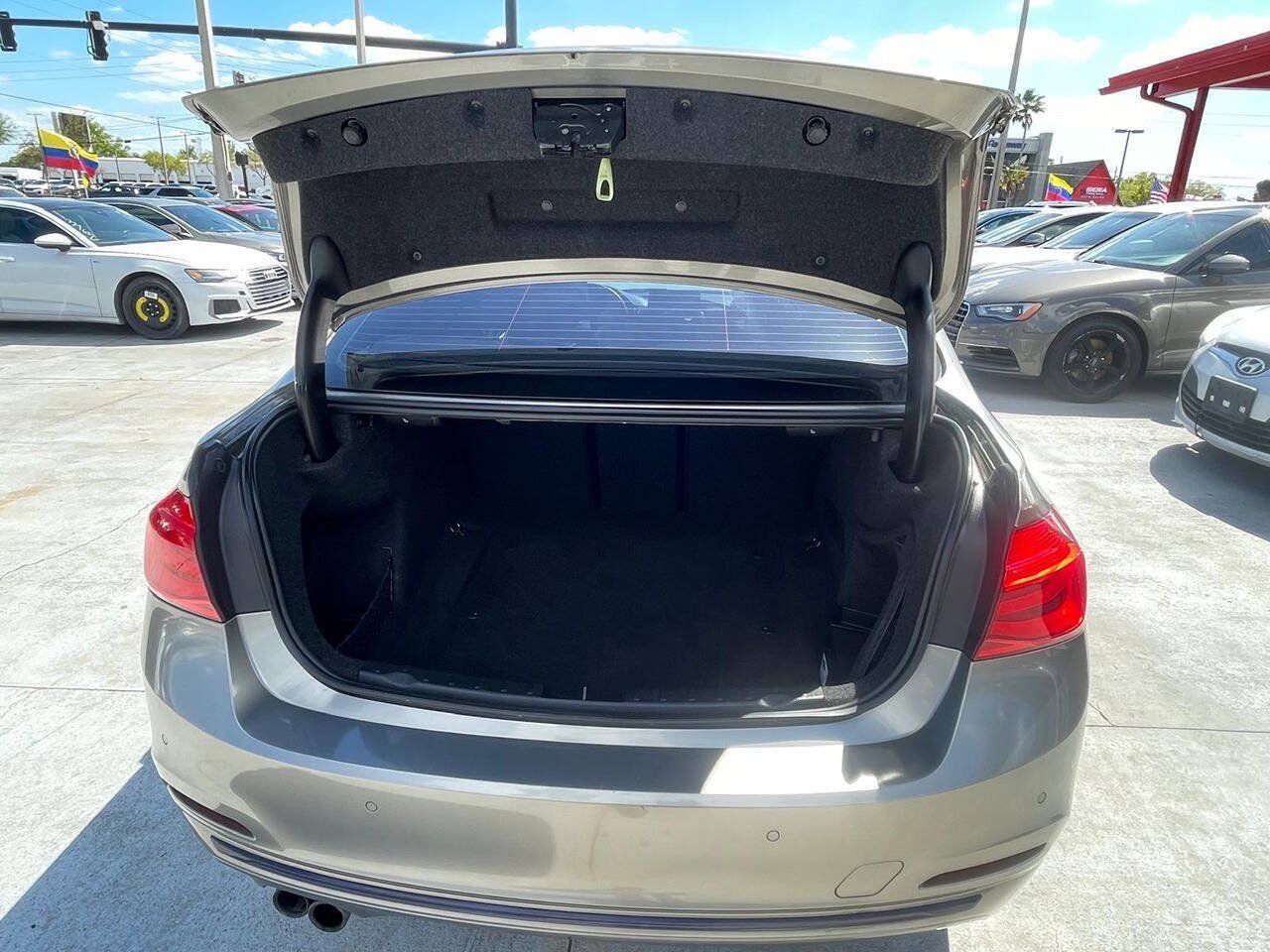 Used 2016 BMW 328i xDrive Sedan AWD/4WD image 5
