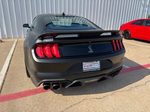Used 2022 Ford Mustang Shelby GT500 w/ Carbon Fibre Track Pack RWD image 5