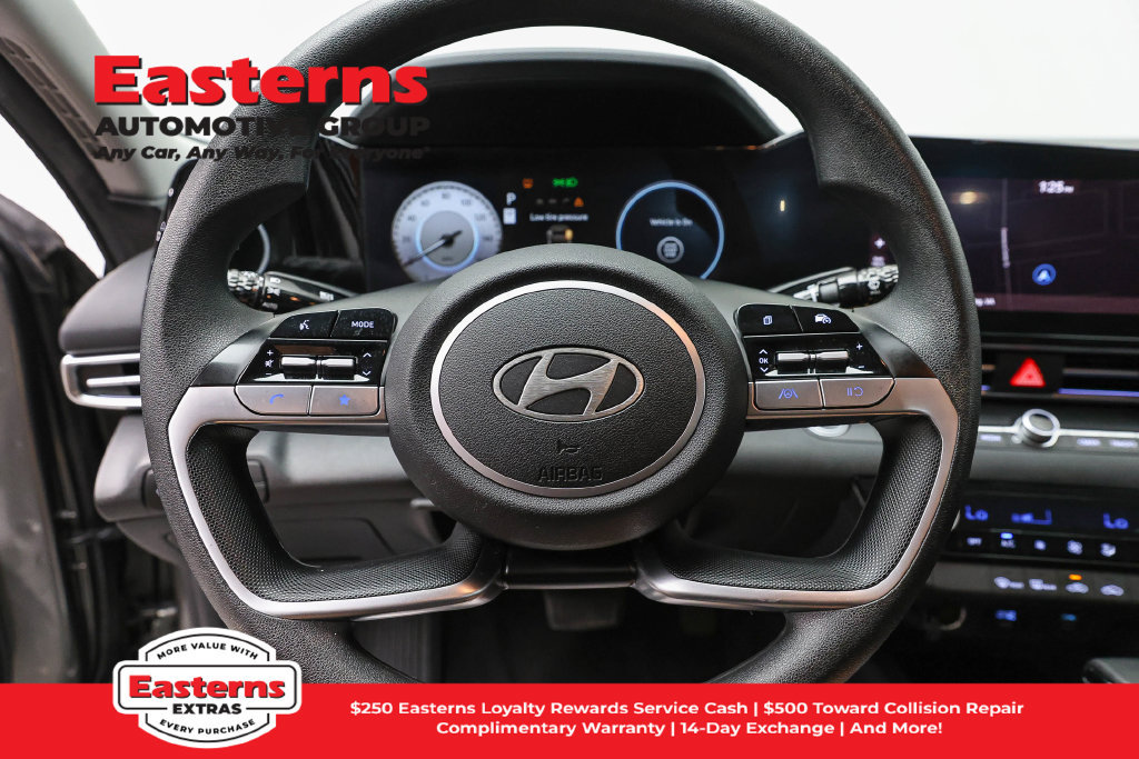 Used 2024 Hyundai Elantra SEL FWD image 11