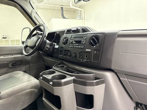 Used 2016 Ford E-350 and Econoline 350 Super Duty RWD image 24