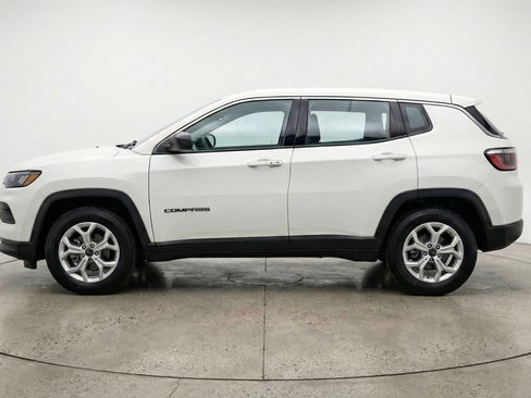 Used 2025 Jeep Compass Latitude image 5