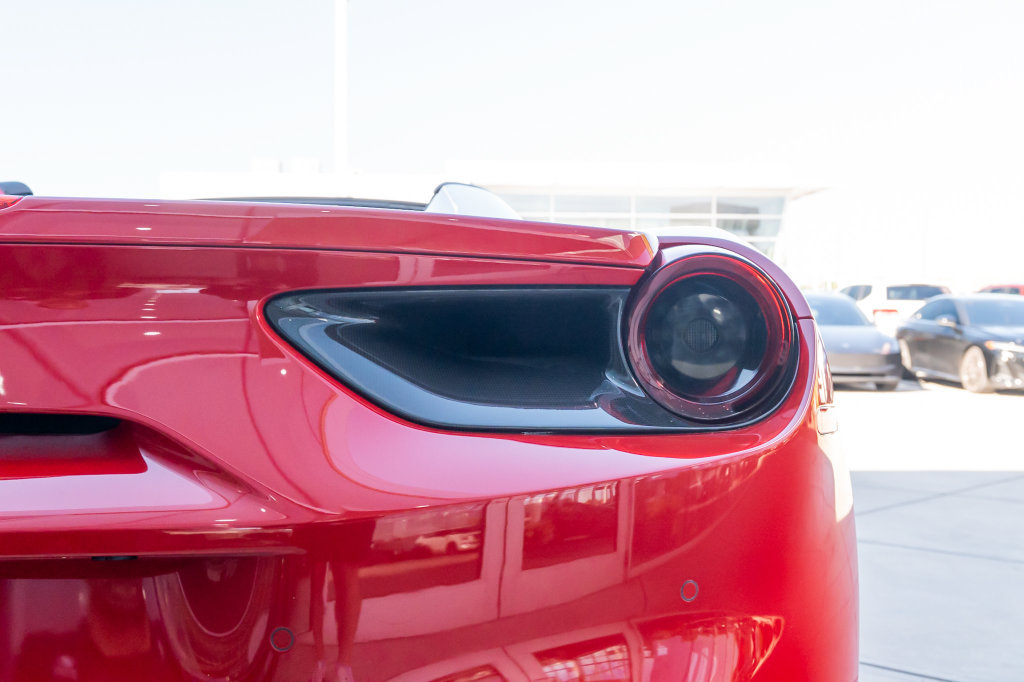 Used 2018 Ferrari 488 Spider RWD image 27