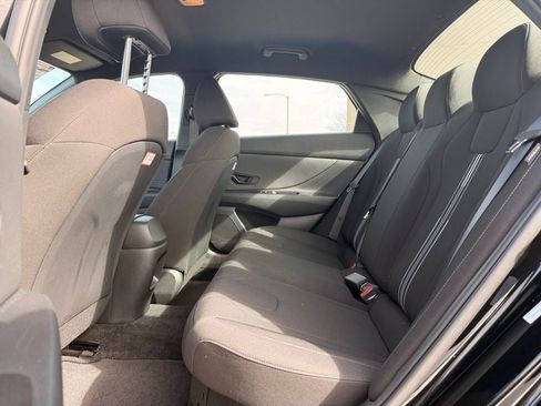Used 2025 Hyundai Elantra SEL FWD image 27