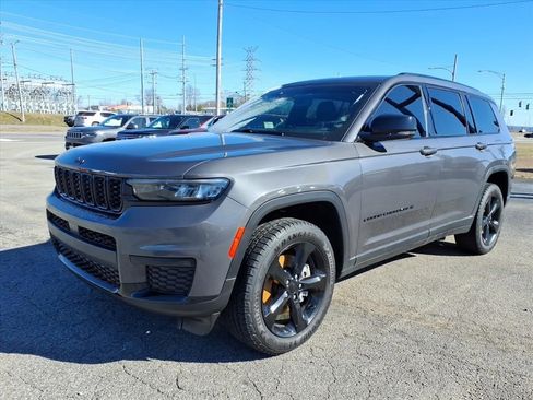 Used 2022 Jeep Grand Cherokee L Laredo image 3