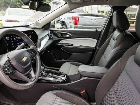 Used 2025 Chevrolet Trax LT FWD image 20