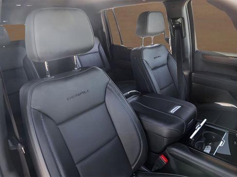 Used 2025 GMC Yukon XL Denali image 32