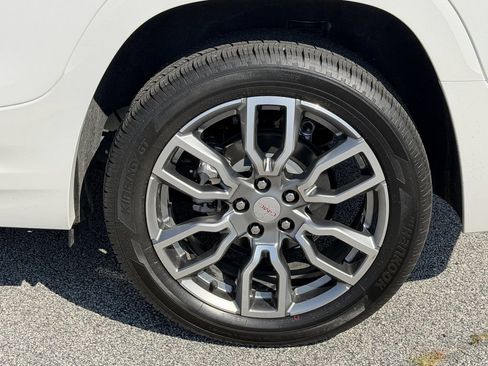 Used 2024 GMC Terrain Denali AWD/4WD image 16