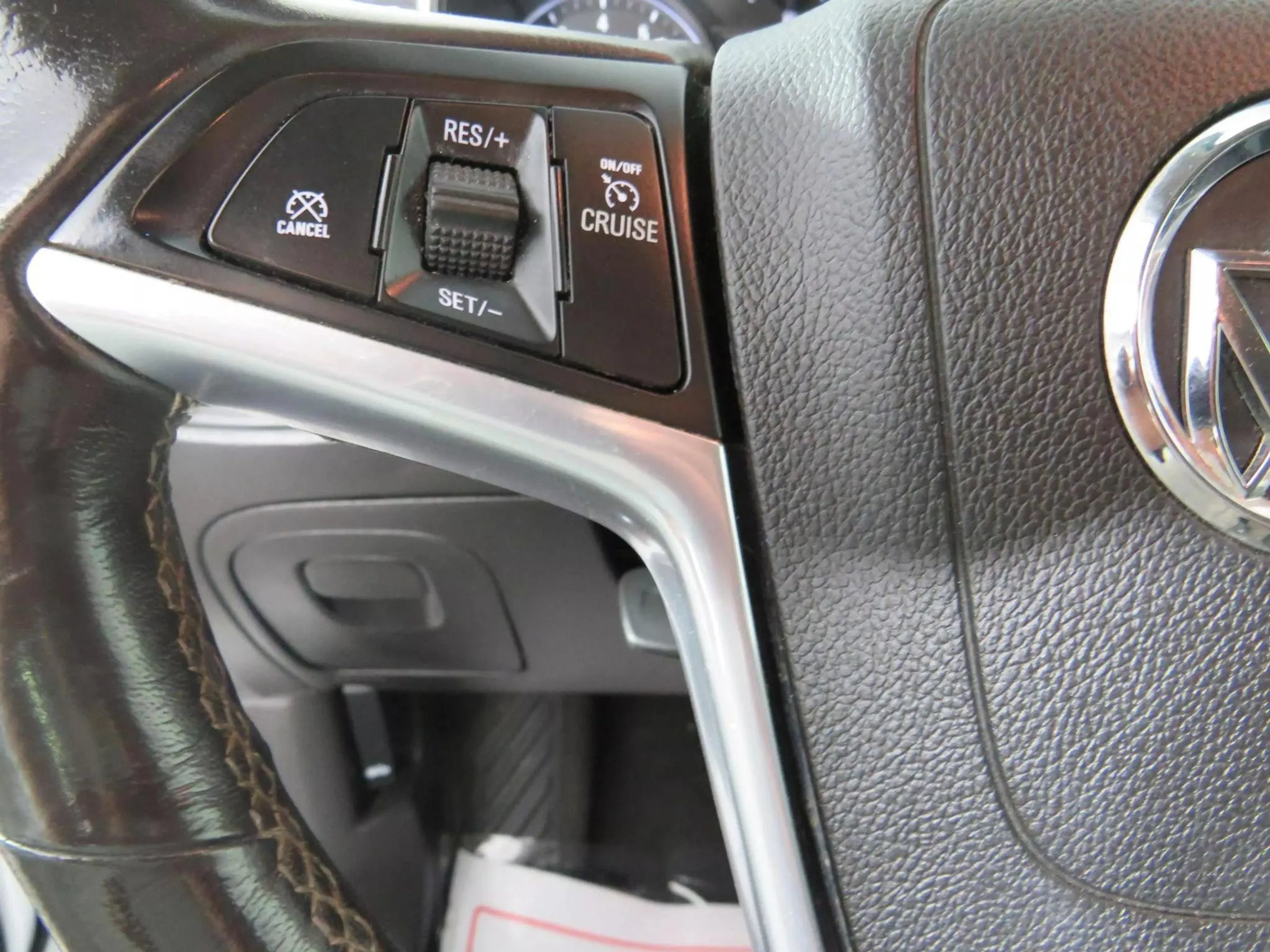 Used 2020 Buick Encore Essence AWD/4WD image 16