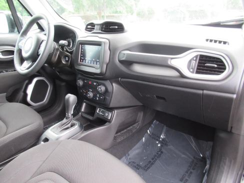 Used 2020 Jeep Renegade Latitude FWD image 11