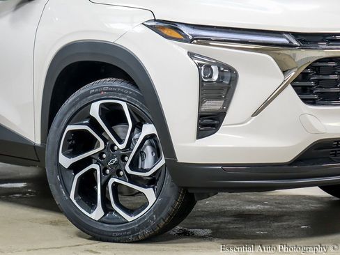 New 2026 Chevrolet Trax RS w/ Sunroof Package FWD image 4