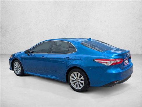 Used 2019 Toyota Camry LE FWD image 7