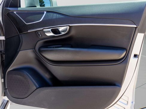 Used 2020 Volvo XC90 T5 Momentum w/ Protection Package Premier image 30