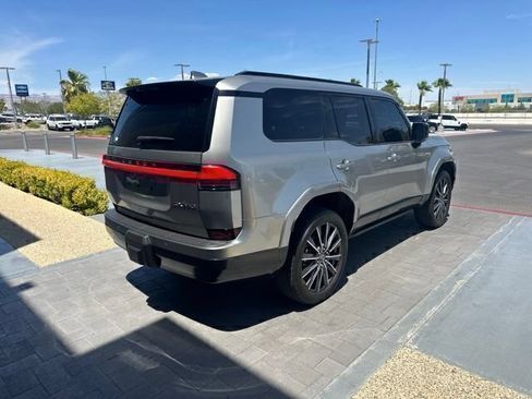 Used 2024 Lexus GX 550 w/ Cold Area Package AWD/4WD image 5