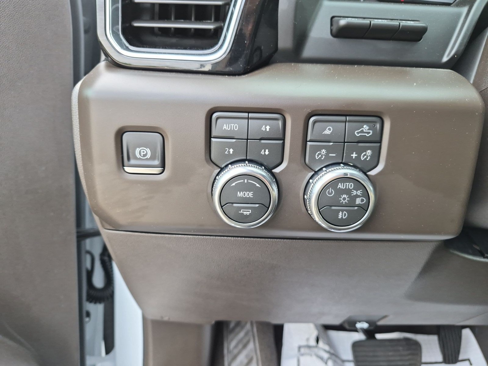 Certified 2026 GMC Sierra 1500 Denali w/ Denali Reserve Package AWD/4WD image 18