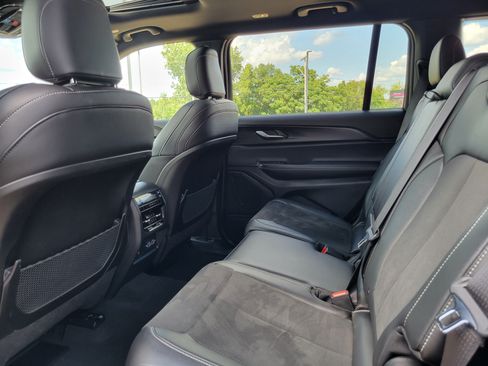 Used 2025 Jeep Grand Cherokee L Altitude AWD/4WD image 20