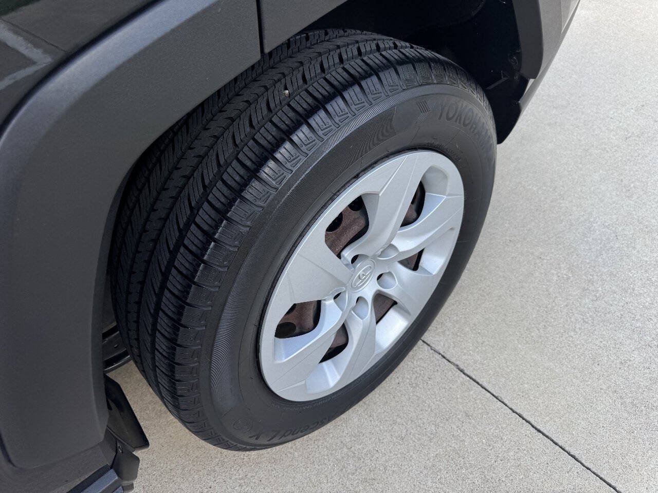 Used 2019 Toyota RAV4 LE FWD image 38