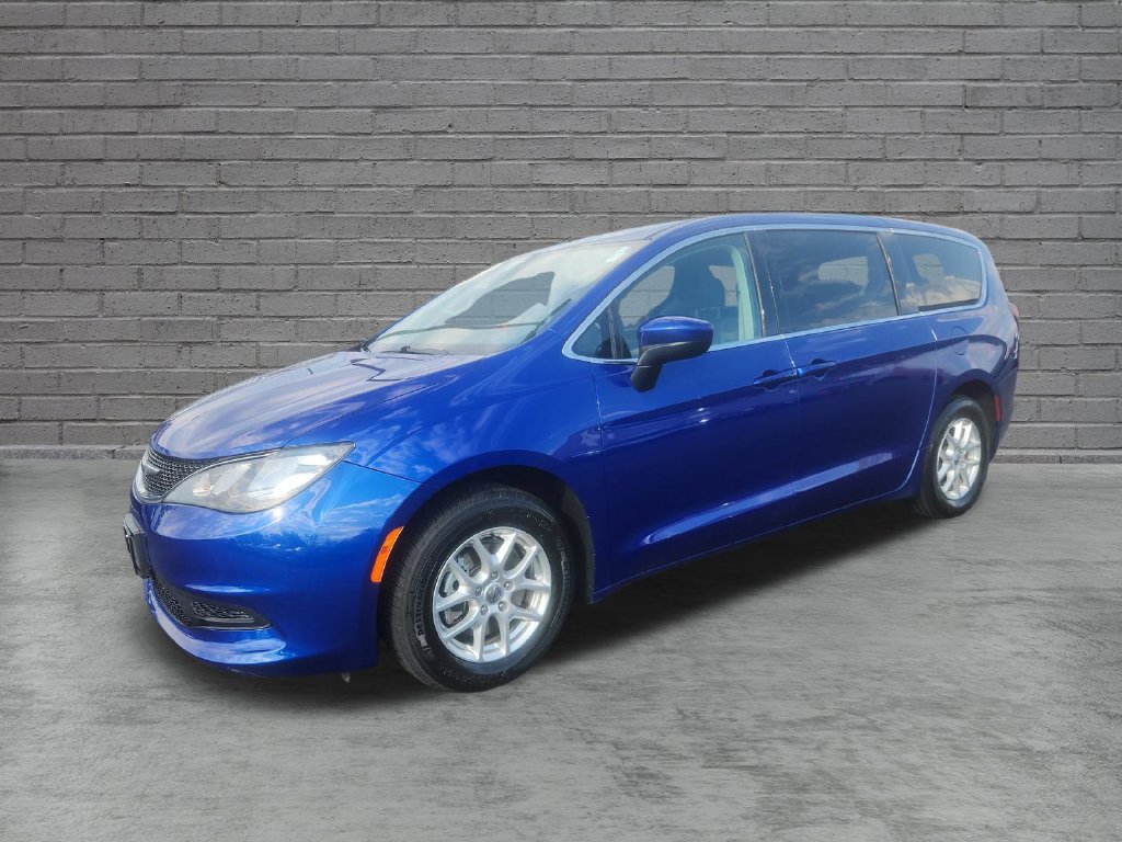 Used 2021 Chrysler Voyager LX FWD image 3
