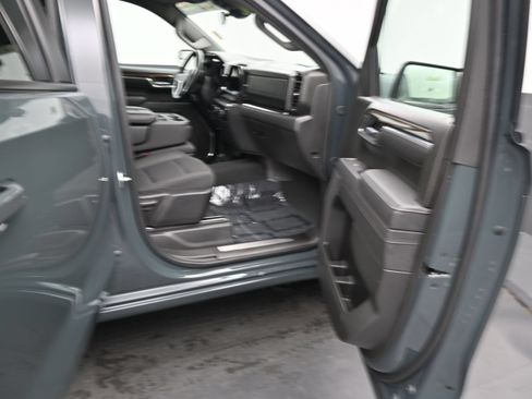 Used 2025 Chevrolet Silverado 1500 LT AWD/4WD image 13