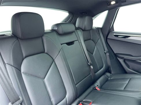 Used 2025 Porsche Macan w/ Premium Package Plus image 47