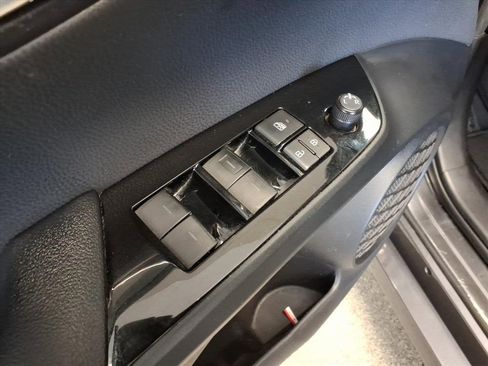 Certified 2019 Toyota Prius Prime Advanced image 11