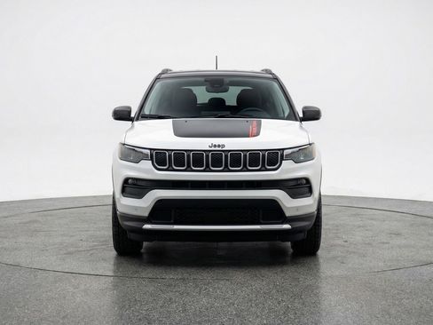 Used 2025 Jeep Compass Trailhawk AWD/4WD image 2