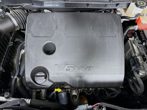 Used 2024 Buick Enclave Essence image 39