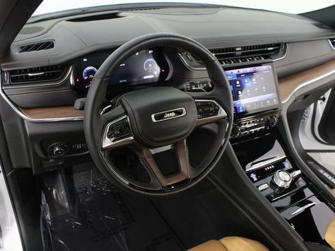 Used 2023 Jeep Grand Cherokee L Summit w/ Advanced Protech Group IV image 10