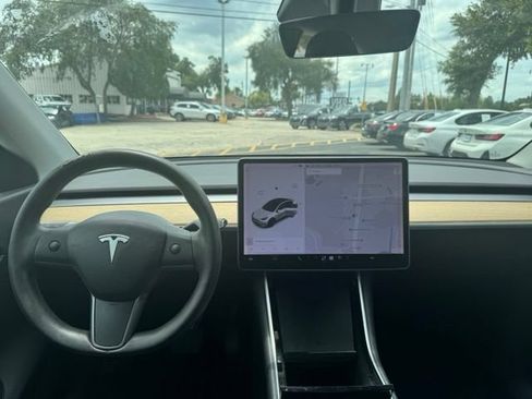 Used 2021 Tesla Model Y Long Range AWD/4WD image 9