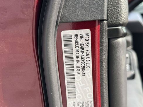 New 2025 Jeep Grand Cherokee Laredo X w/ Luxury Tech Group I AWD/4WD image 25