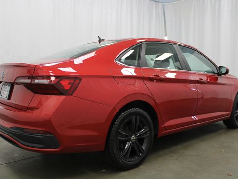 Used 2023 Volkswagen Jetta SE FWD image 6