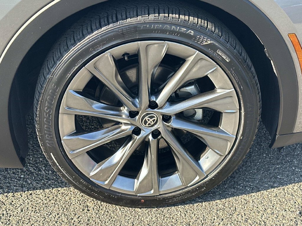 Used 2024 Toyota Crown AWD/4WD image 34