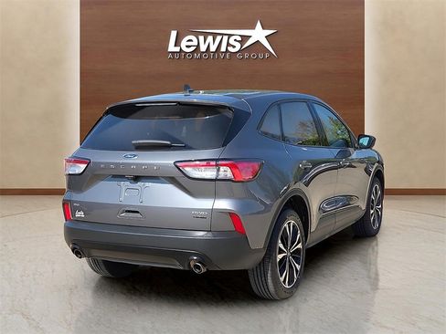 Used 2022 Ford Escape SE w/ SE Sport Appearance Package image 5