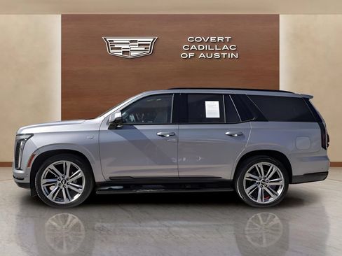 Used 2025 Cadillac Escalade Sport Platinum w/ LPO, Floor Liner Package AWD/4WD image 2