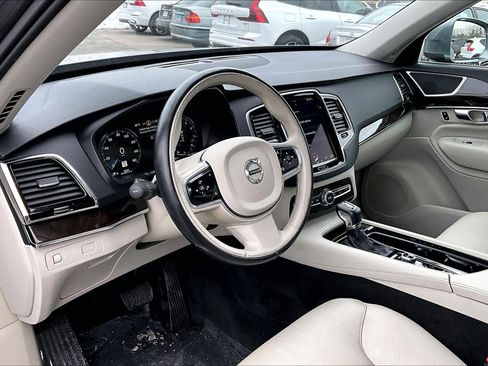 Used 2017 Volvo XC90 T6 Momentum w/ Vision Package image 17